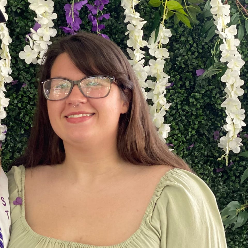 Book Services in Bowling Green, KY with Andria F (ANDRIA39975)