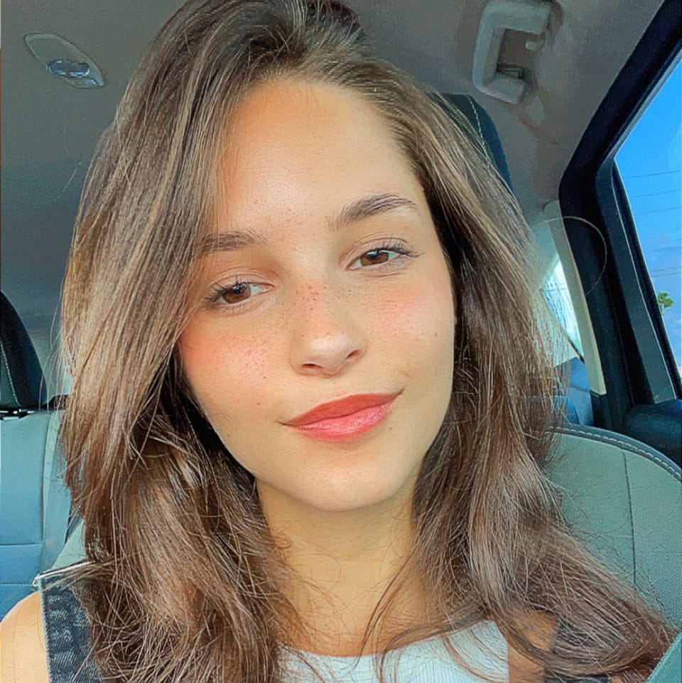 Book Services in Dunedin, FL with Arianna P (ARIANNA12885)