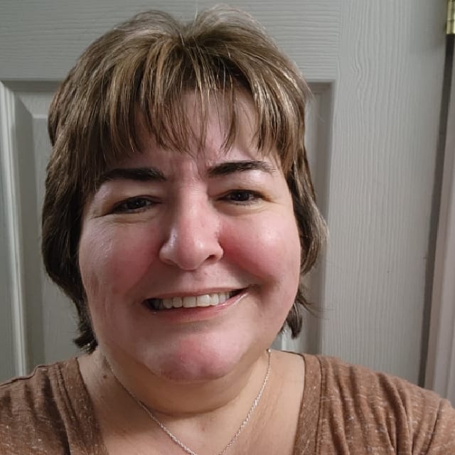 Book Services in Gloucester, MA with Malinda H (MALINDA35121)