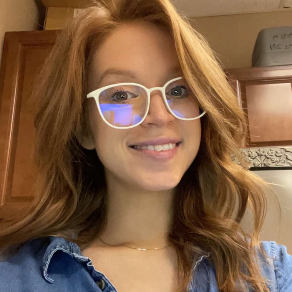 Book Services in Plattsburgh, NY with Malinda B (MALINDA17043)