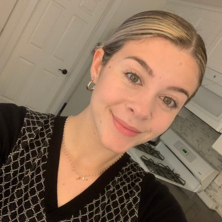 Book Services in Yorba Linda, CA with Erika L (ERIKA10494)