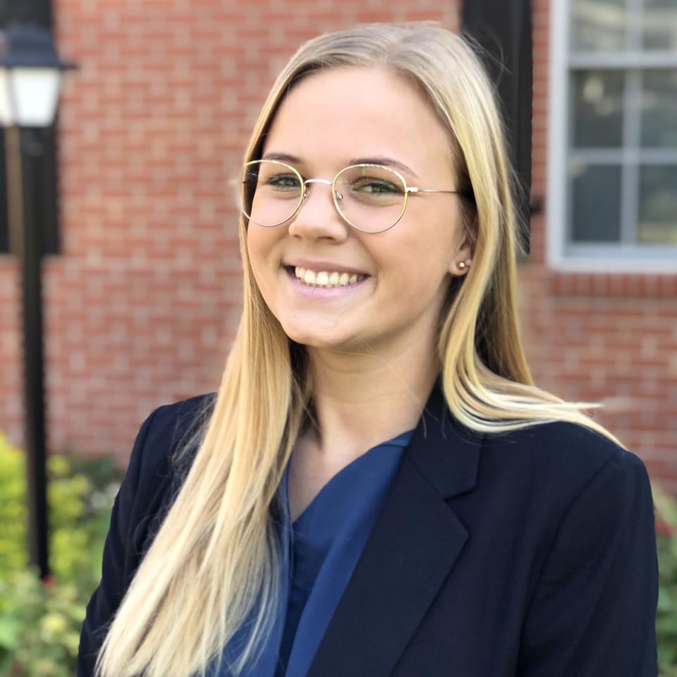 Book Services in Bel Air, MD with Lindsey E (LINDSEY45675)