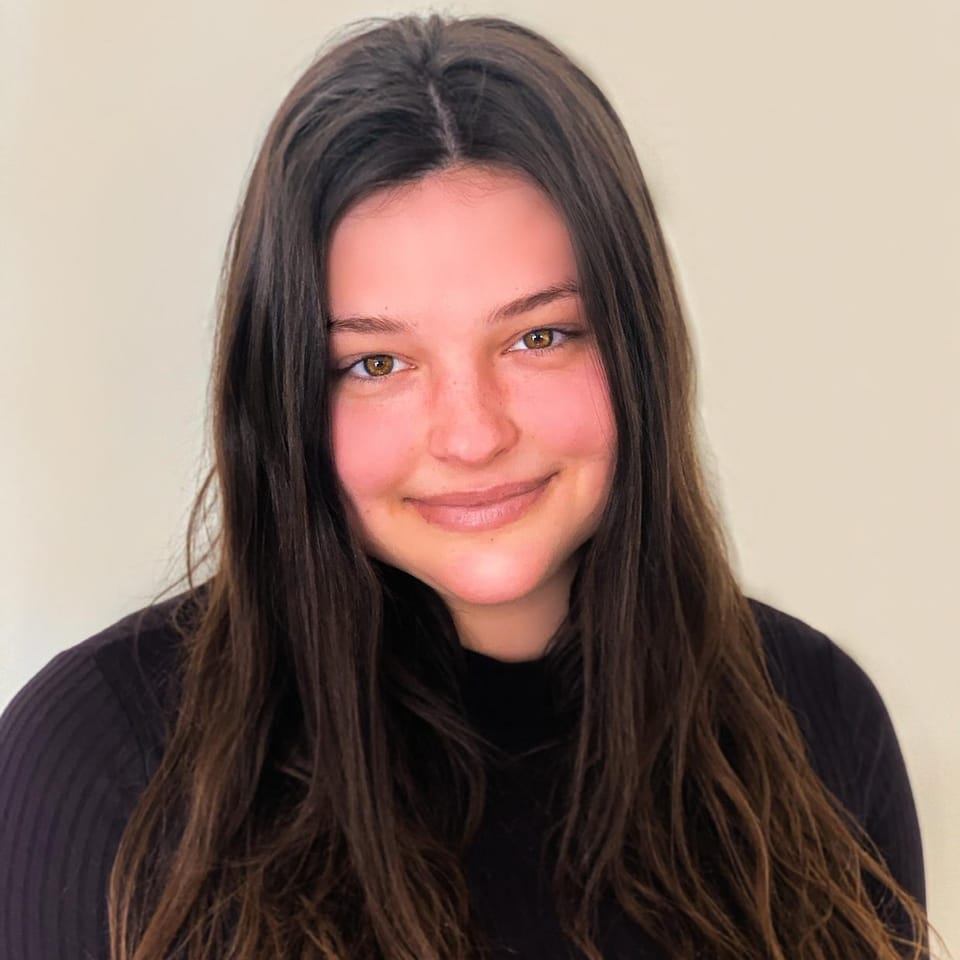 Book Services in Calabasas, CA with Chelsea C (CHELSEA48509)