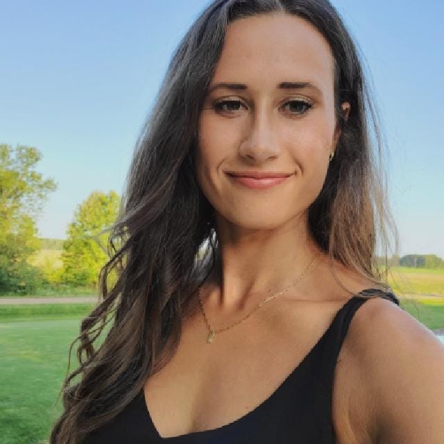 Book Services in Eau Claire, WI with Rachel Z (RACHEL68487)