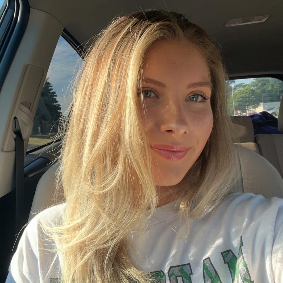 Book Services in Huntington, WV with Josie (JOSIE86897)