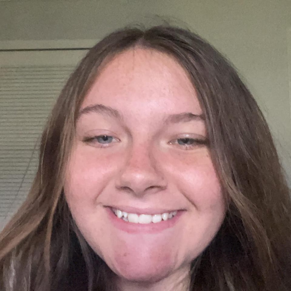 book-services-in-cape-coral-fl-with-emily-s-emily31811