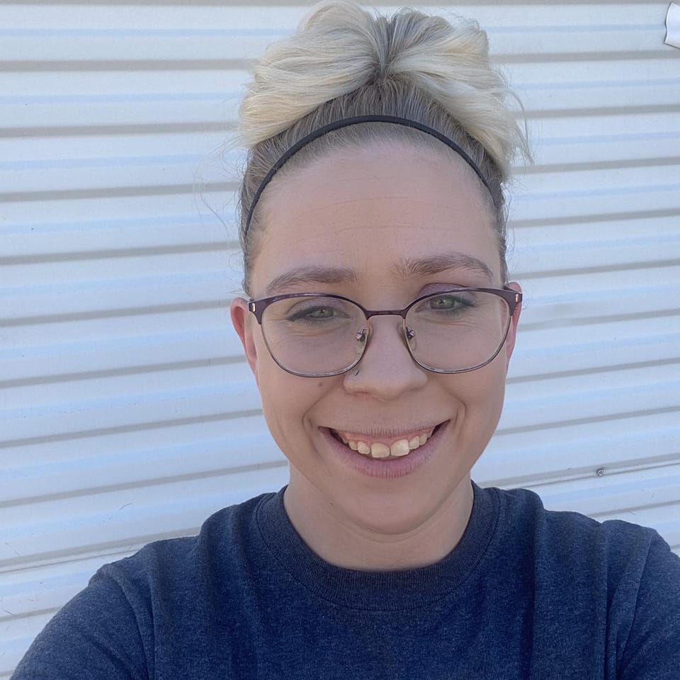 Book Services in Pierce, NE with Courtney C (COURTNEY04631)